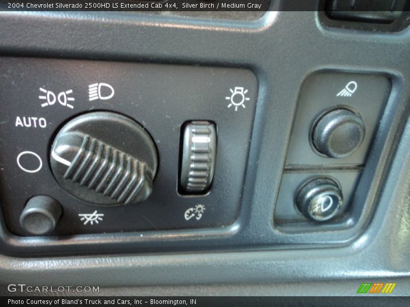 Silver Birch / Medium Gray 2004 Chevrolet Silverado 2500HD LS Extended Cab 4x4