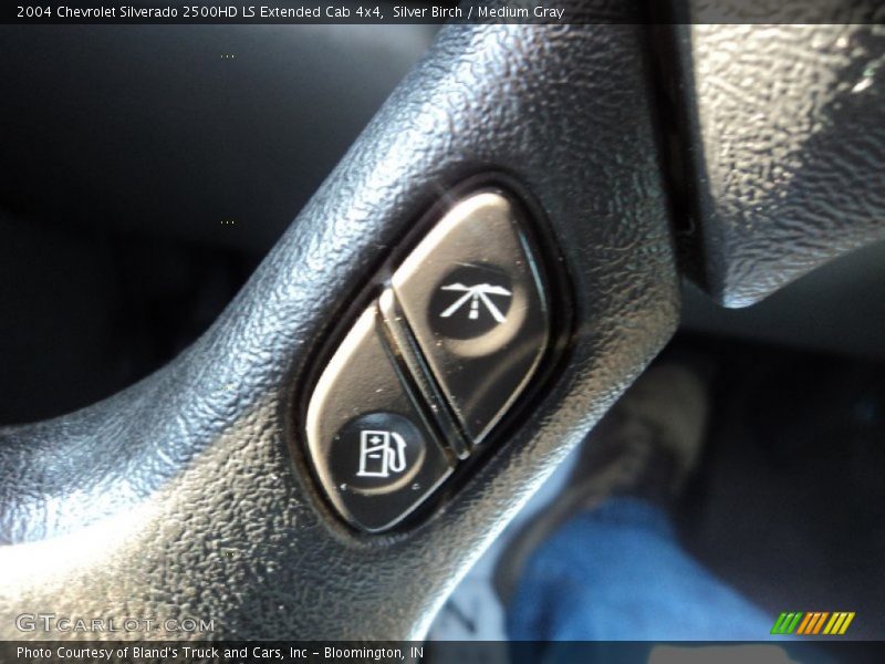 Silver Birch / Medium Gray 2004 Chevrolet Silverado 2500HD LS Extended Cab 4x4