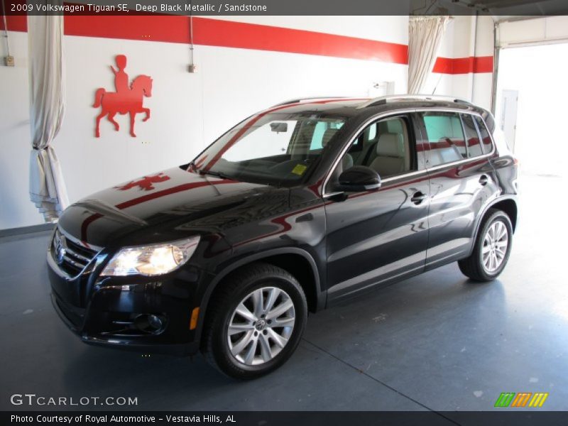 Deep Black Metallic / Sandstone 2009 Volkswagen Tiguan SE