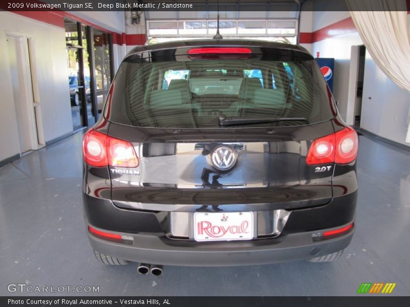 Deep Black Metallic / Sandstone 2009 Volkswagen Tiguan SE