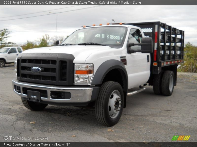 Oxford White / Medium Stone 2008 Ford F550 Super Duty XL Regular Cab Chassis Stake Truck