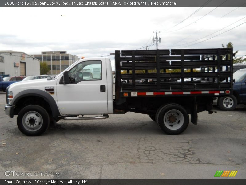 Oxford White / Medium Stone 2008 Ford F550 Super Duty XL Regular Cab Chassis Stake Truck