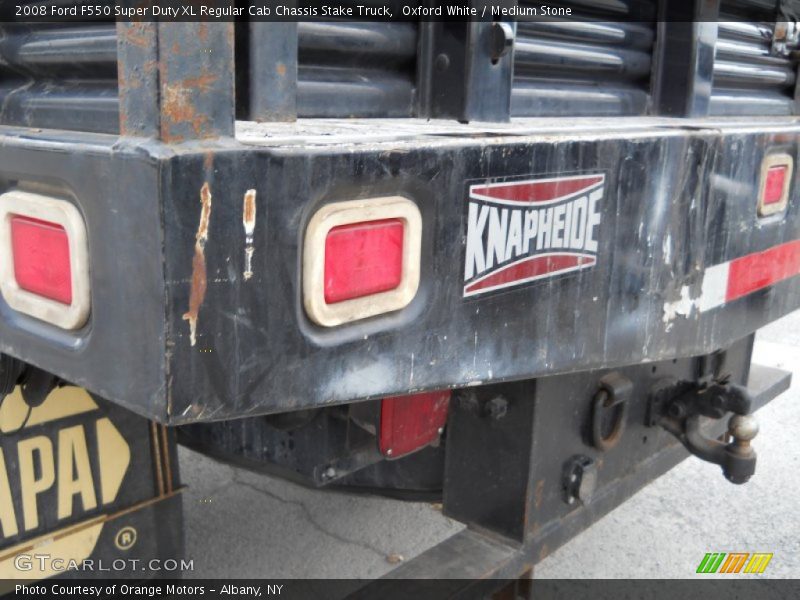 Oxford White / Medium Stone 2008 Ford F550 Super Duty XL Regular Cab Chassis Stake Truck