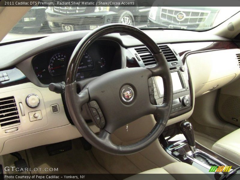 Radiant Silver Metallic / Shale/Cocoa Accents 2011 Cadillac DTS Premium