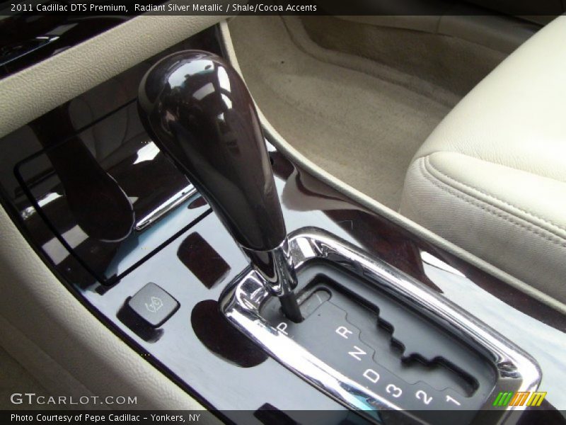 Radiant Silver Metallic / Shale/Cocoa Accents 2011 Cadillac DTS Premium