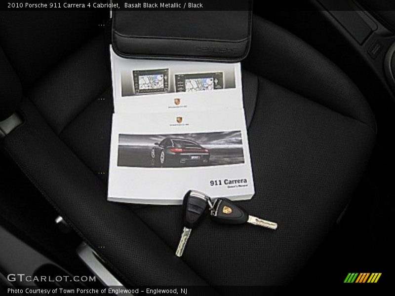Keys of 2010 911 Carrera 4 Cabriolet