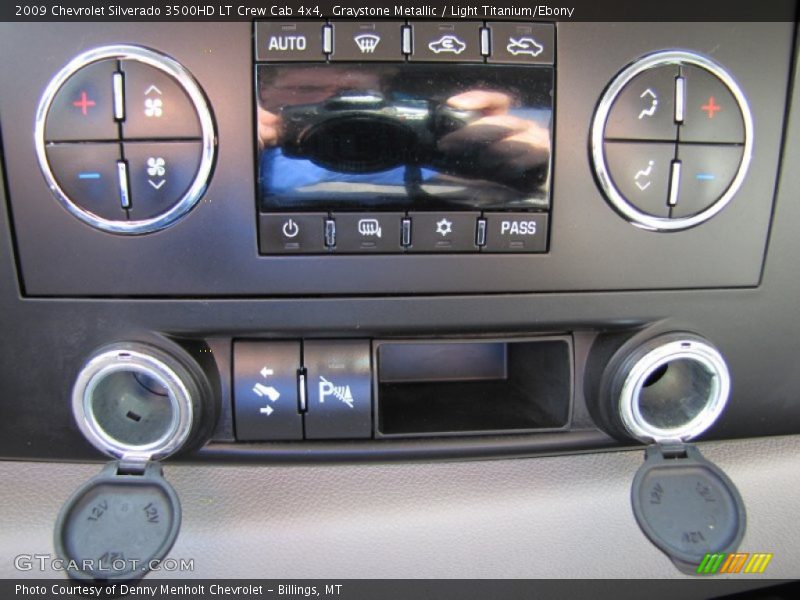 Controls of 2009 Silverado 3500HD LT Crew Cab 4x4