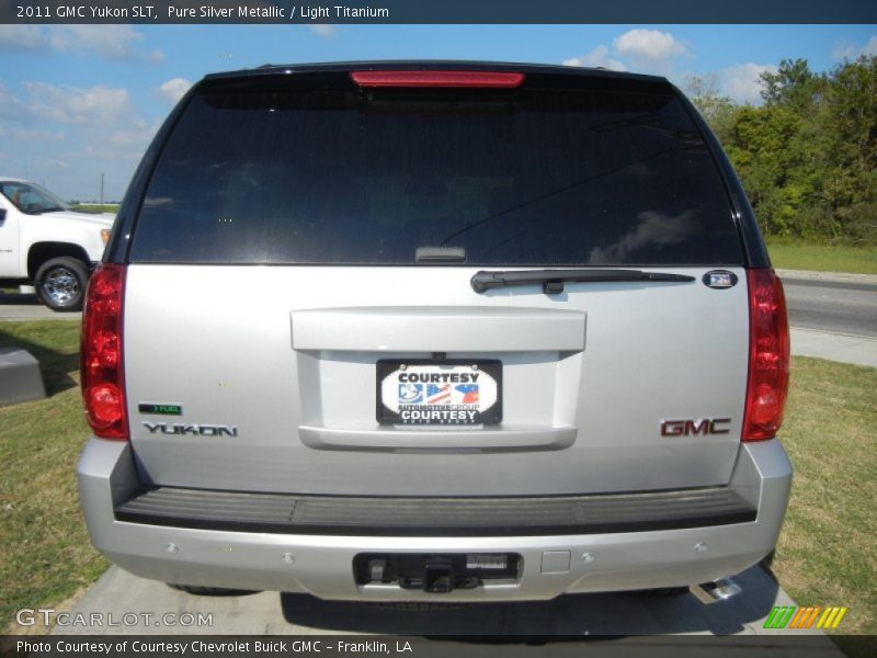 Pure Silver Metallic / Light Titanium 2011 GMC Yukon SLT