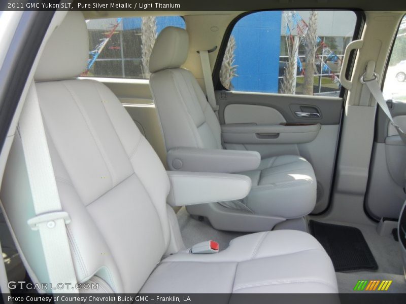 Pure Silver Metallic / Light Titanium 2011 GMC Yukon SLT