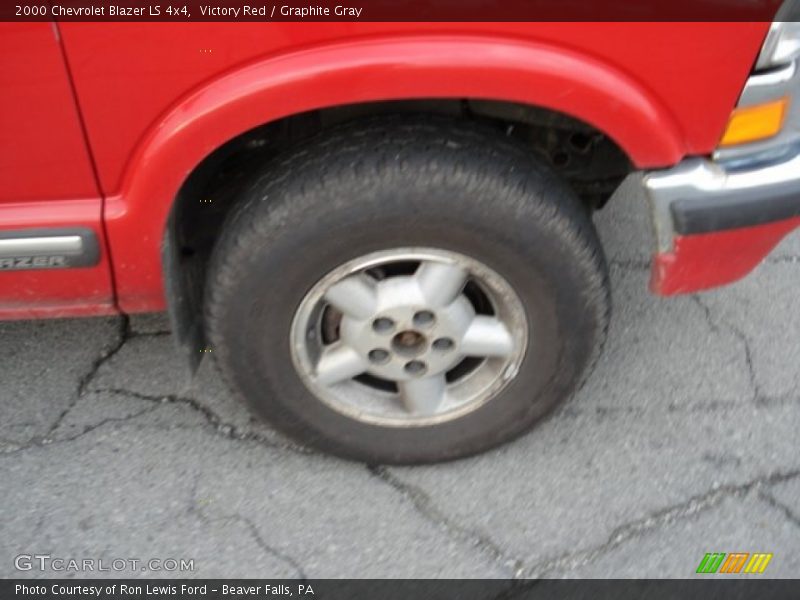 Victory Red / Graphite Gray 2000 Chevrolet Blazer LS 4x4