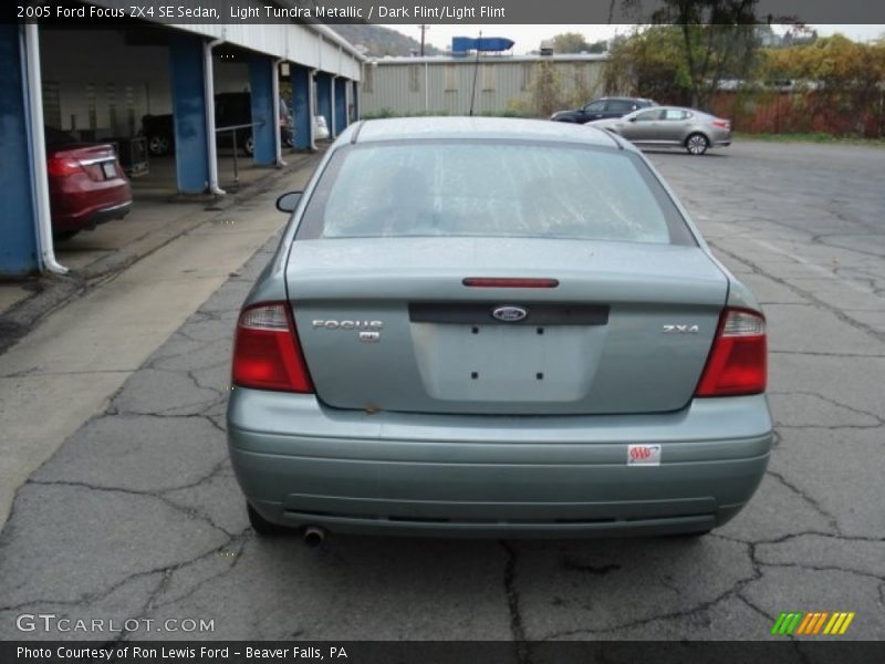 Light Tundra Metallic / Dark Flint/Light Flint 2005 Ford Focus ZX4 SE Sedan
