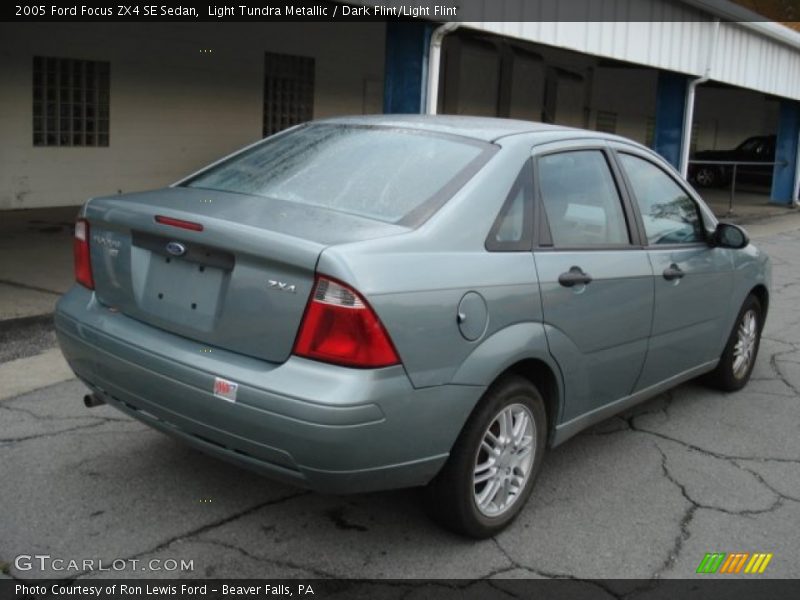 Light Tundra Metallic / Dark Flint/Light Flint 2005 Ford Focus ZX4 SE Sedan