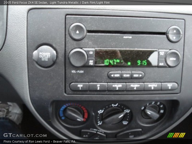 Light Tundra Metallic / Dark Flint/Light Flint 2005 Ford Focus ZX4 SE Sedan