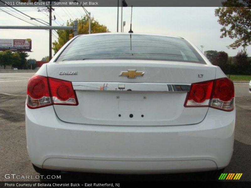 Summit White / Jet Black 2011 Chevrolet Cruze LT