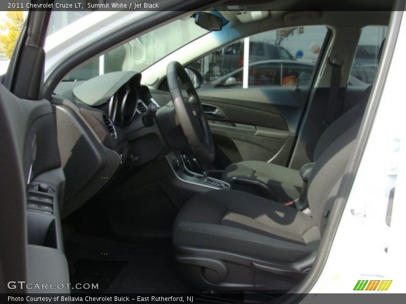 Summit White / Jet Black 2011 Chevrolet Cruze LT