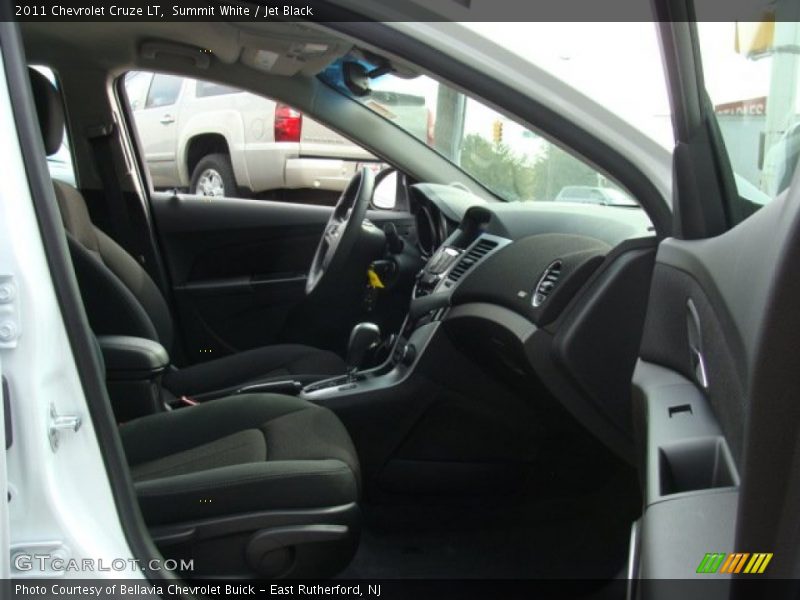 Summit White / Jet Black 2011 Chevrolet Cruze LT