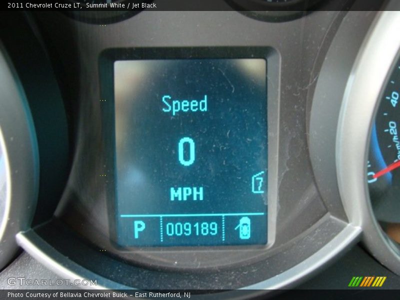 Summit White / Jet Black 2011 Chevrolet Cruze LT