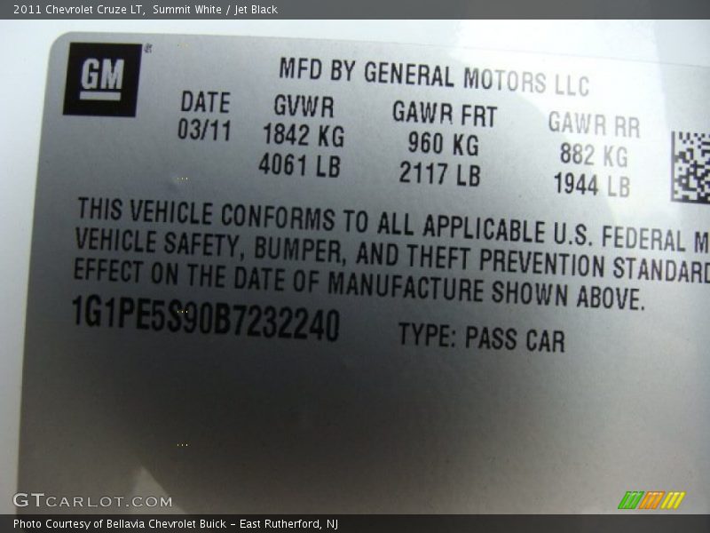 Summit White / Jet Black 2011 Chevrolet Cruze LT