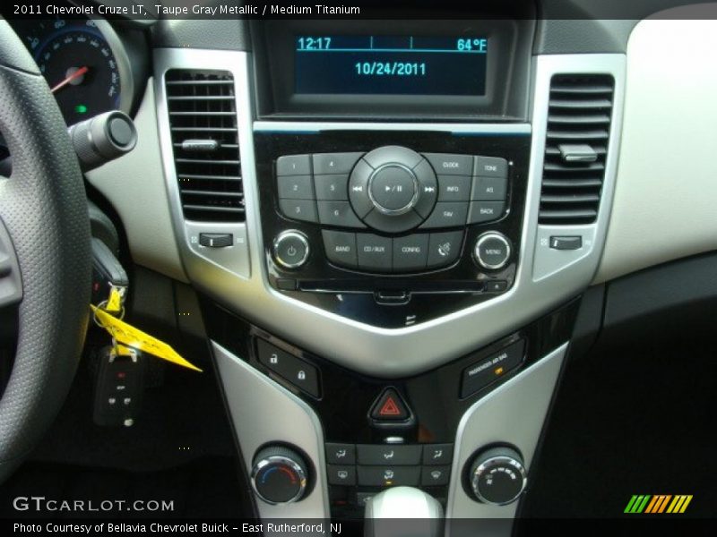 Controls of 2011 Cruze LT