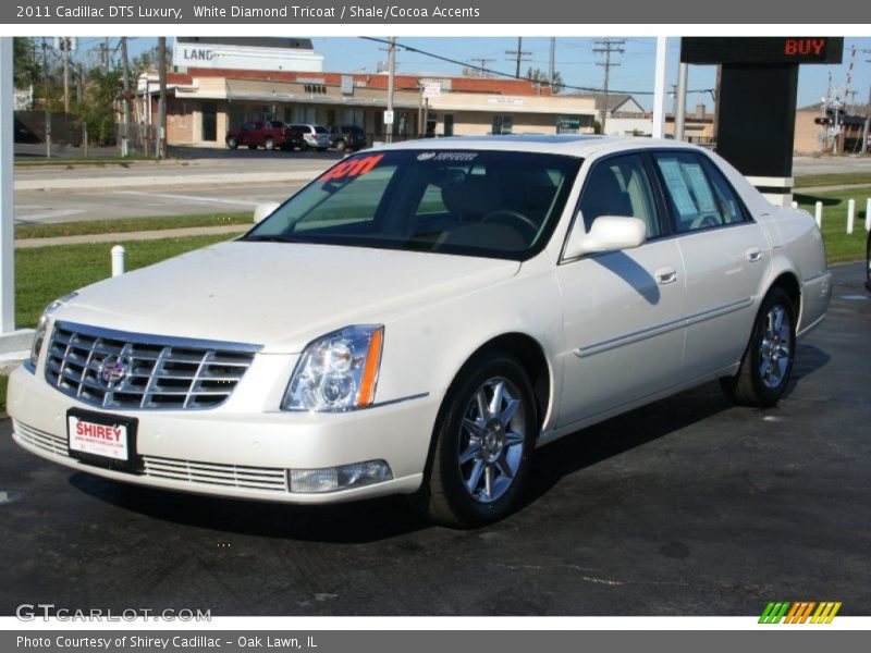 White Diamond Tricoat / Shale/Cocoa Accents 2011 Cadillac DTS Luxury