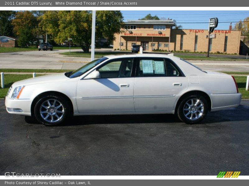 White Diamond Tricoat / Shale/Cocoa Accents 2011 Cadillac DTS Luxury
