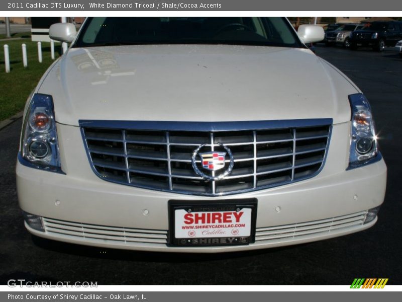 White Diamond Tricoat / Shale/Cocoa Accents 2011 Cadillac DTS Luxury