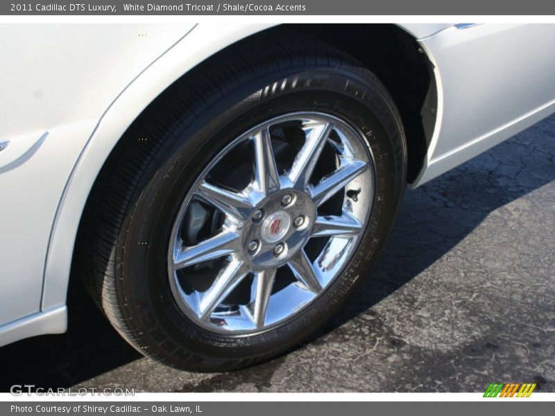 White Diamond Tricoat / Shale/Cocoa Accents 2011 Cadillac DTS Luxury