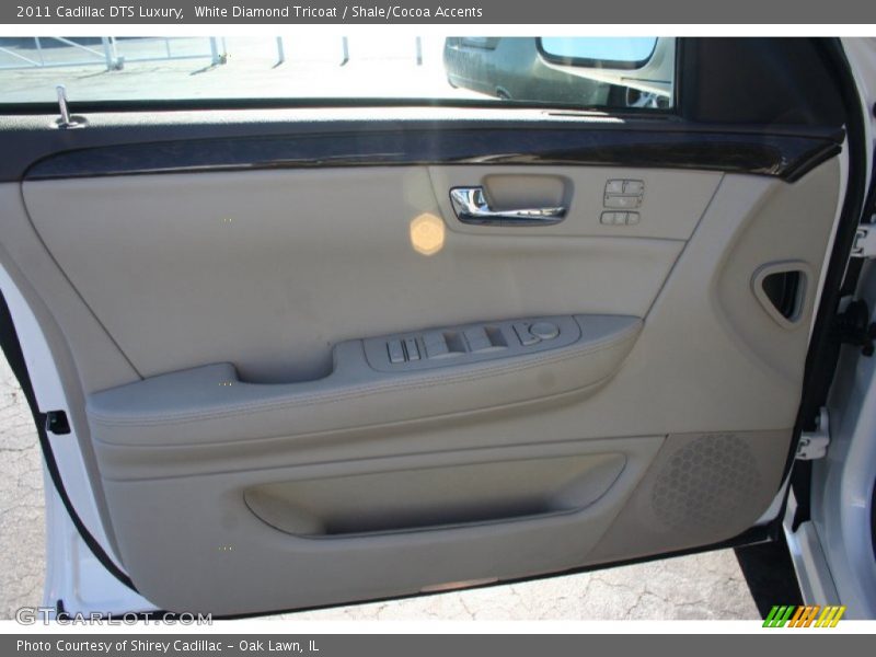 White Diamond Tricoat / Shale/Cocoa Accents 2011 Cadillac DTS Luxury