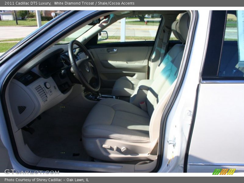 White Diamond Tricoat / Shale/Cocoa Accents 2011 Cadillac DTS Luxury
