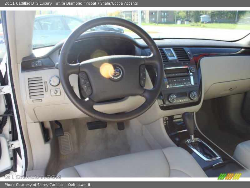 White Diamond Tricoat / Shale/Cocoa Accents 2011 Cadillac DTS Luxury