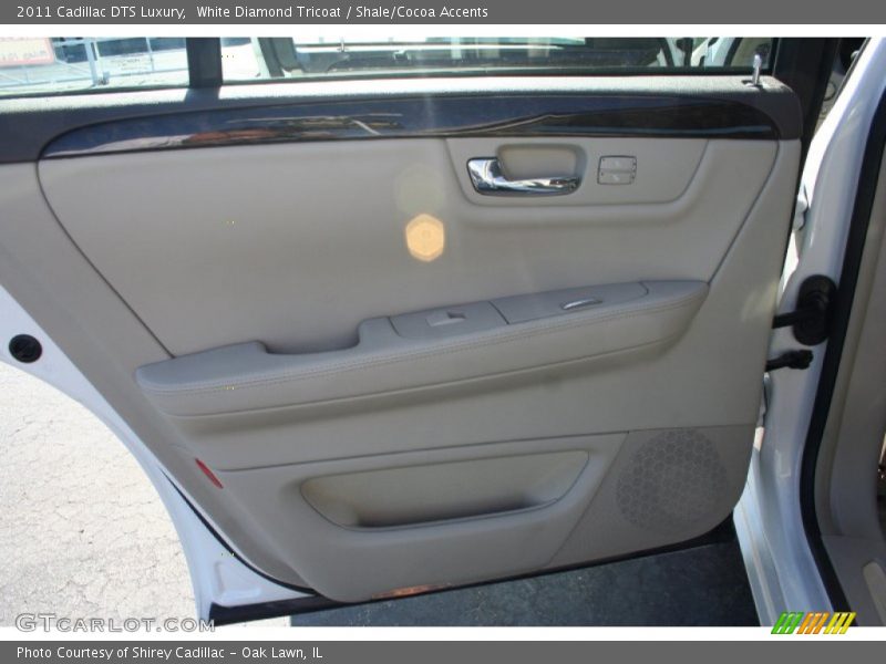 White Diamond Tricoat / Shale/Cocoa Accents 2011 Cadillac DTS Luxury