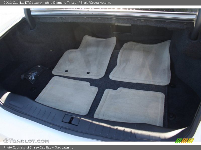 White Diamond Tricoat / Shale/Cocoa Accents 2011 Cadillac DTS Luxury