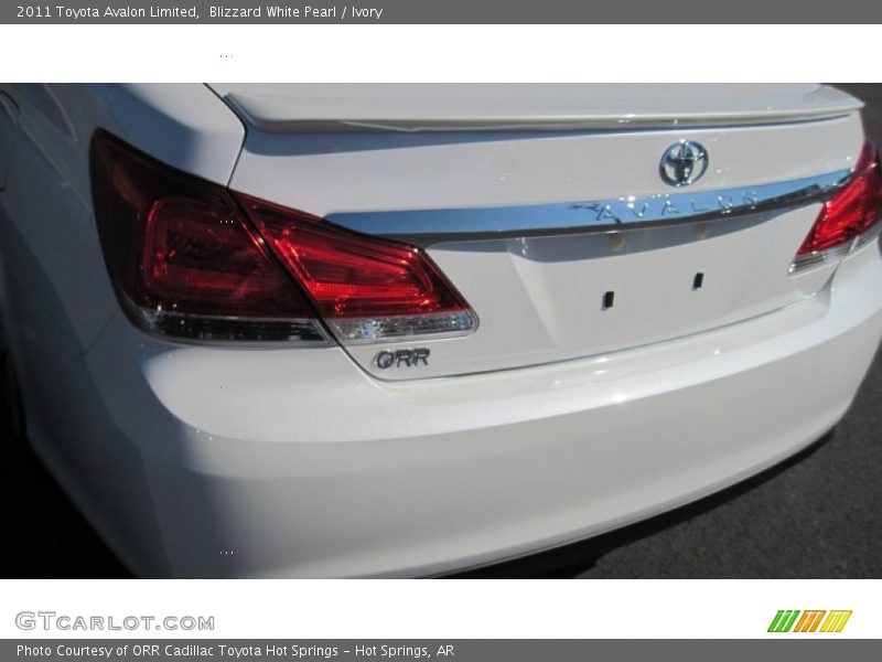 Blizzard White Pearl / Ivory 2011 Toyota Avalon Limited