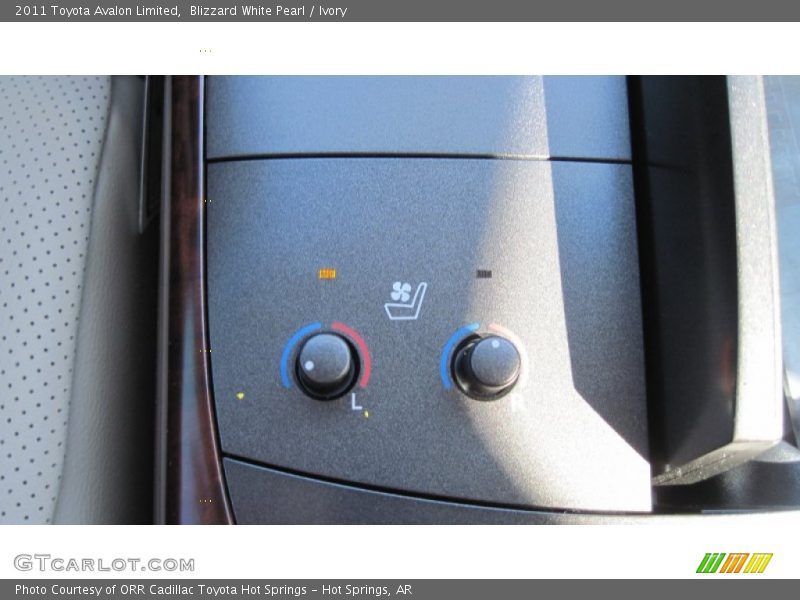 Blizzard White Pearl / Ivory 2011 Toyota Avalon Limited