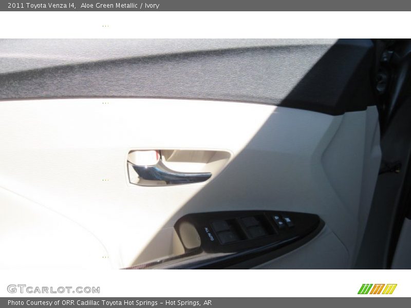 Aloe Green Metallic / Ivory 2011 Toyota Venza I4