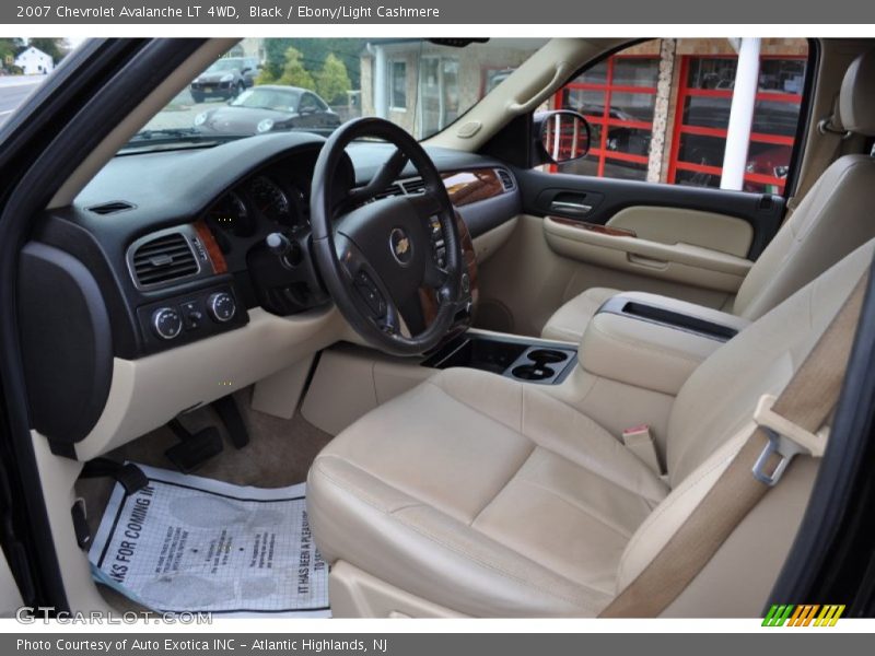  2007 Avalanche LT 4WD Ebony/Light Cashmere Interior