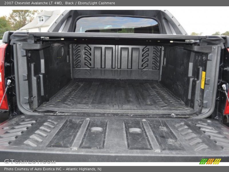 Black / Ebony/Light Cashmere 2007 Chevrolet Avalanche LT 4WD