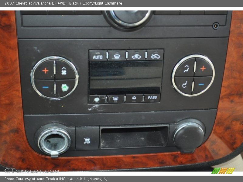 Controls of 2007 Avalanche LT 4WD