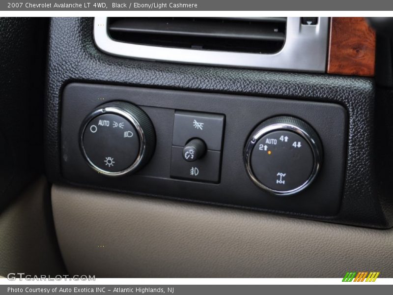 Controls of 2007 Avalanche LT 4WD