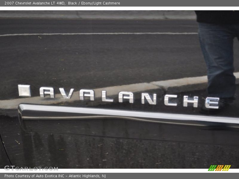 Black / Ebony/Light Cashmere 2007 Chevrolet Avalanche LT 4WD
