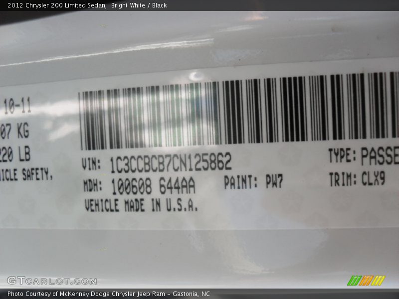 Bright White / Black 2012 Chrysler 200 Limited Sedan
