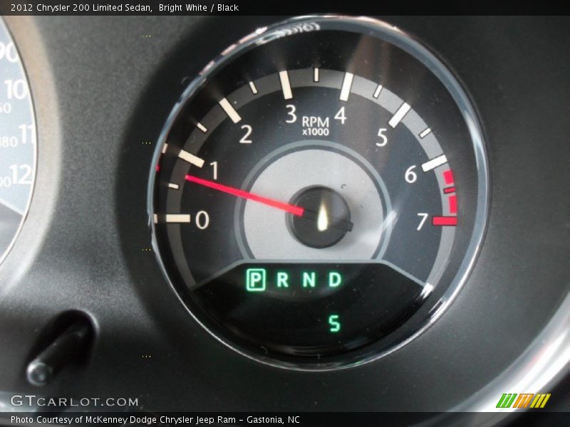 Bright White / Black 2012 Chrysler 200 Limited Sedan