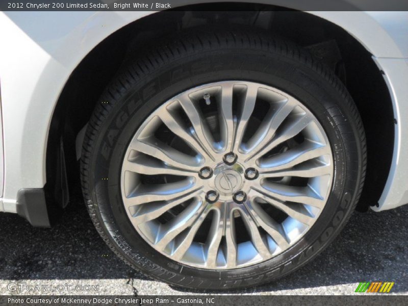 Bright White / Black 2012 Chrysler 200 Limited Sedan