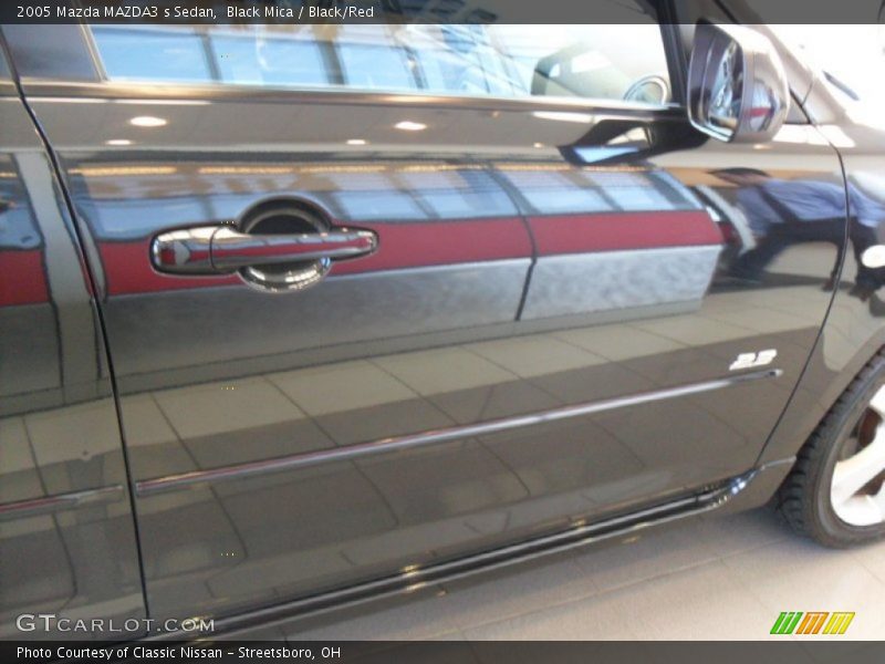 Black Mica / Black/Red 2005 Mazda MAZDA3 s Sedan