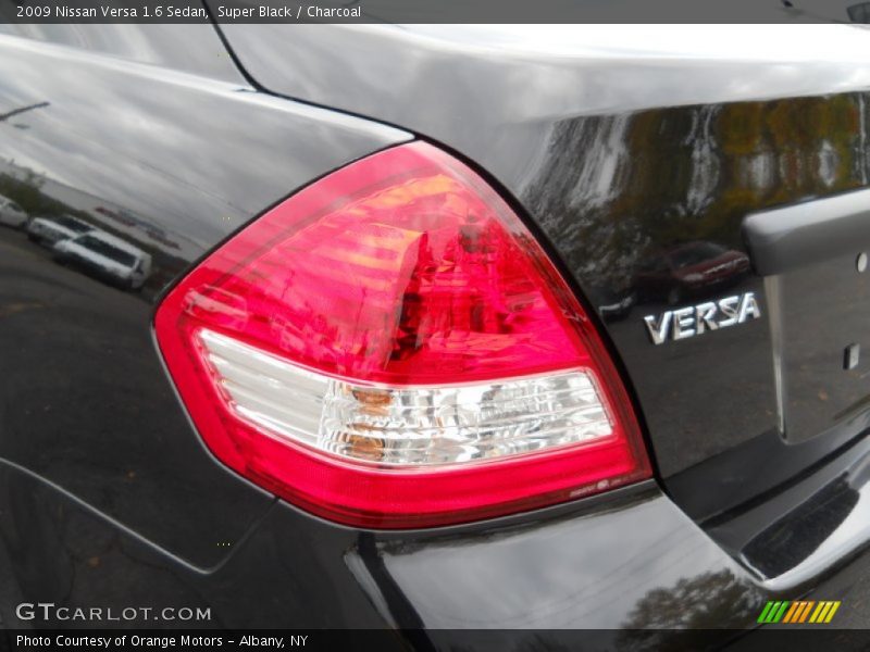 Super Black / Charcoal 2009 Nissan Versa 1.6 Sedan