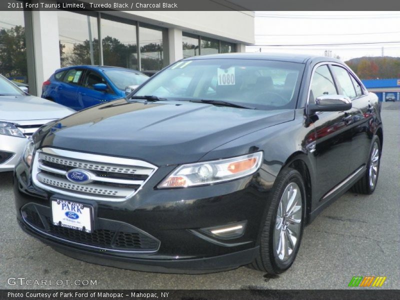 Tuxedo Black / Charcoal Black 2011 Ford Taurus Limited