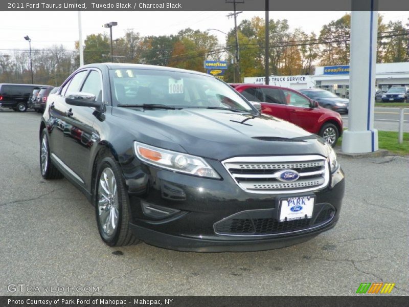 Tuxedo Black / Charcoal Black 2011 Ford Taurus Limited
