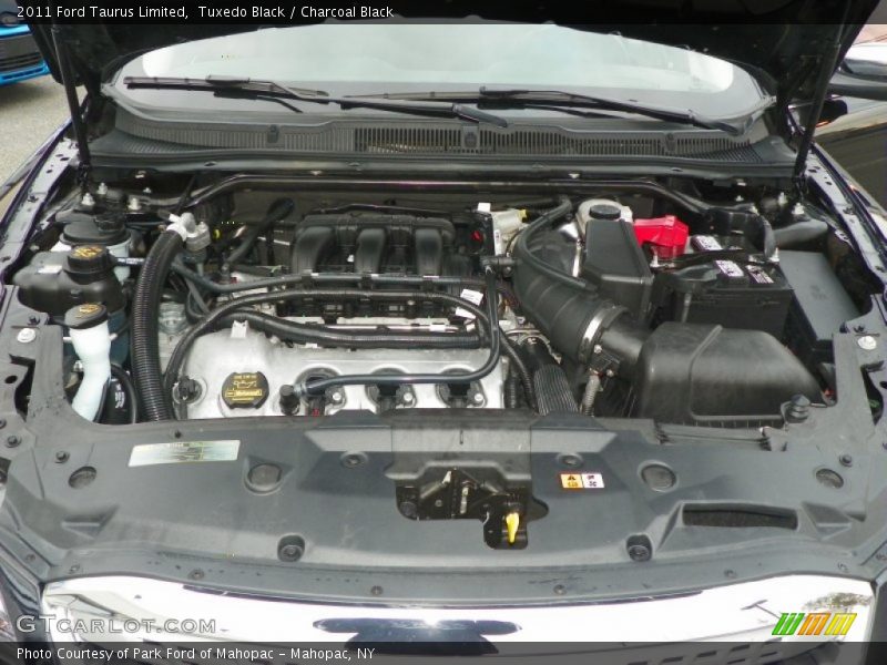 Tuxedo Black / Charcoal Black 2011 Ford Taurus Limited