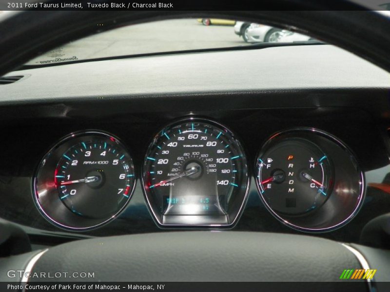 Tuxedo Black / Charcoal Black 2011 Ford Taurus Limited