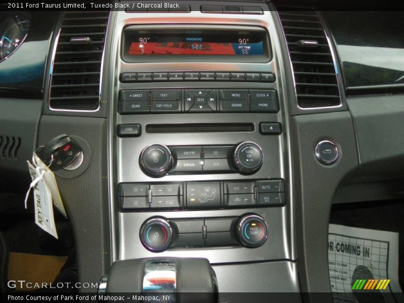 Tuxedo Black / Charcoal Black 2011 Ford Taurus Limited